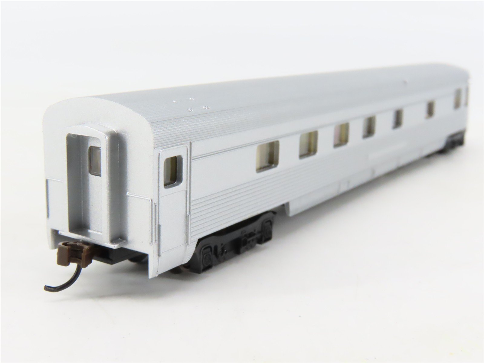 N Bachmann Silver 14554 Unlettered 85' Streamline Fluted Observation Passenger