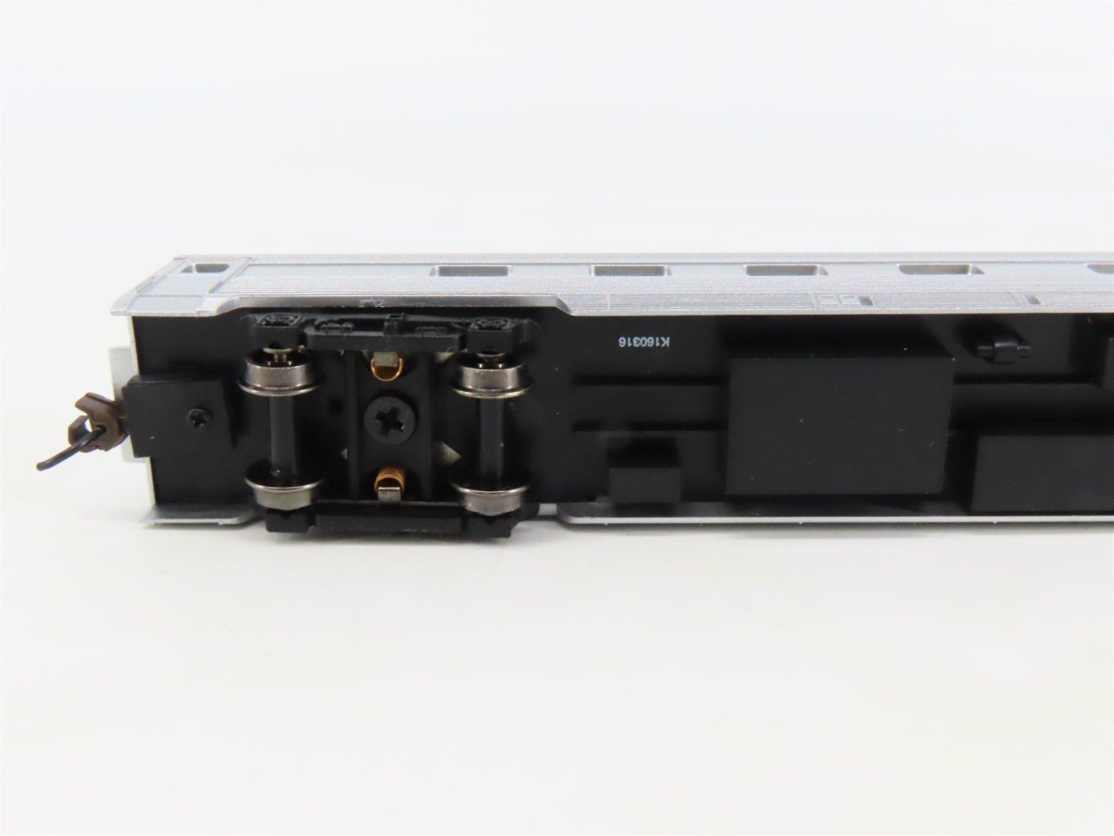 N Bachmann Silver 14554 Unlettered 85' Streamline Fluted Observation Passenger