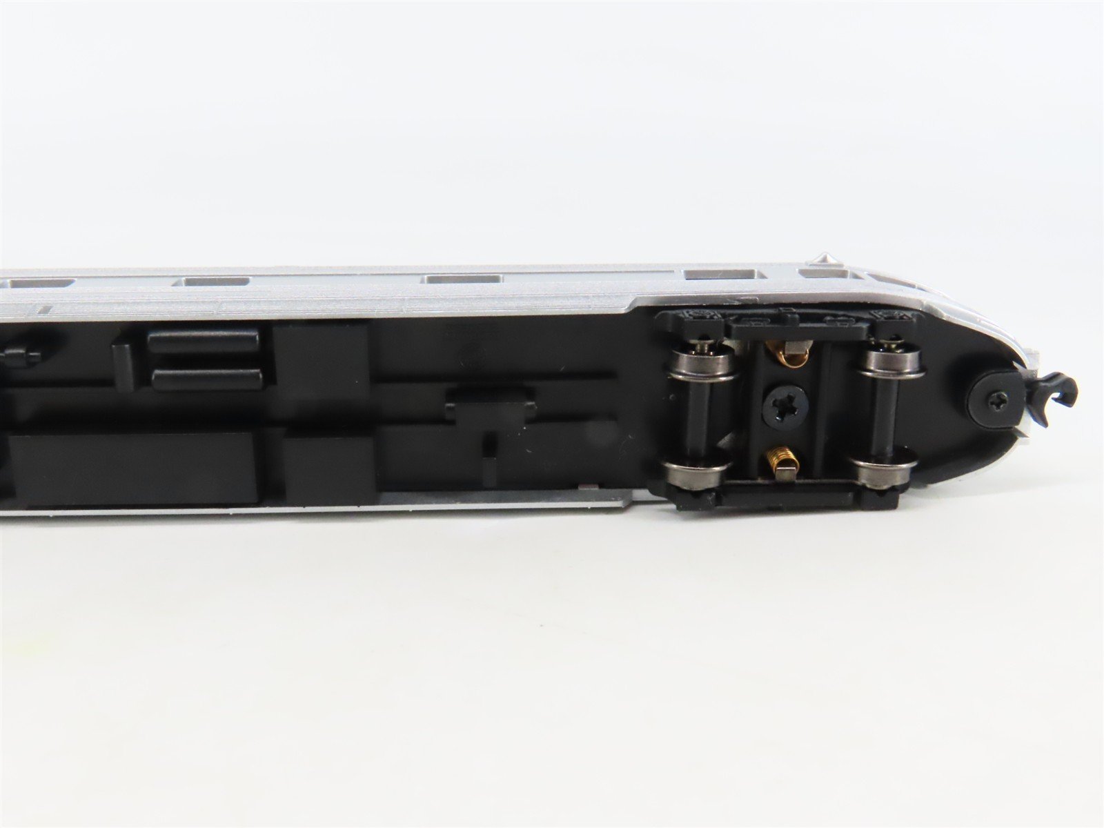 N Bachmann Silver 14554 Unlettered 85' Streamline Fluted Observation Passenger