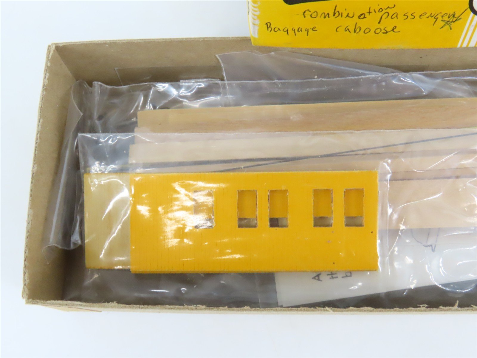 HO Scale Silver Streak Kit REA Combination Passenger-Baggage Caboose Car