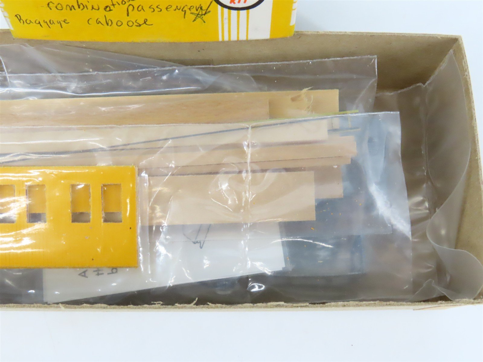 HO Scale Silver Streak Kit REA Combination Passenger-Baggage Caboose Car