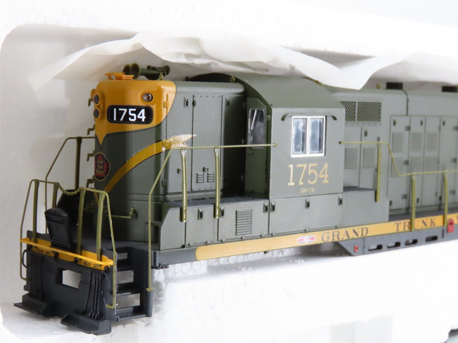 HO Scale Proto 2000 97058 GTW Grand Trunk Western GP9 Diesel #1754 - BAD GEARS