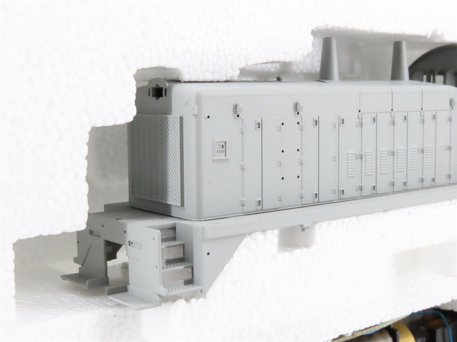 HO Scale Proto 2000 8908 Undecorated EMD SW9/1200 Diesel Switcher Locomotive