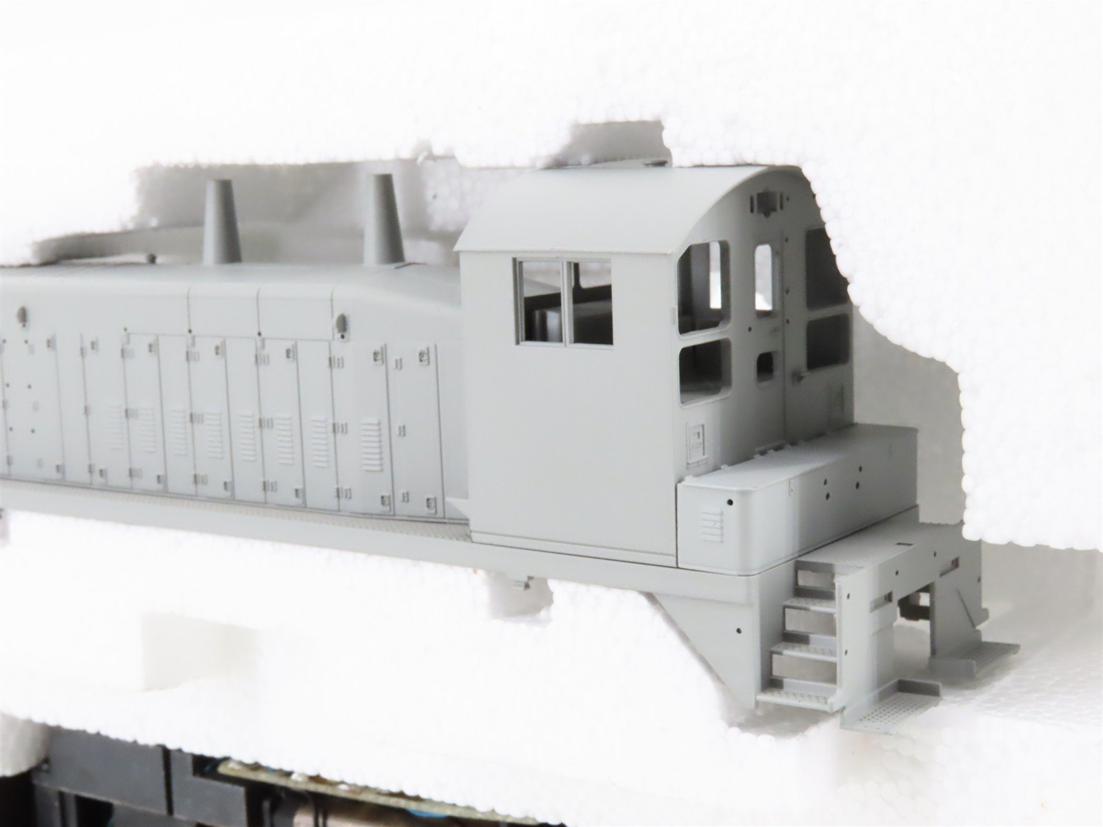 HO Scale Proto 2000 8908 Undecorated EMD SW9/1200 Diesel Switcher Locomotive