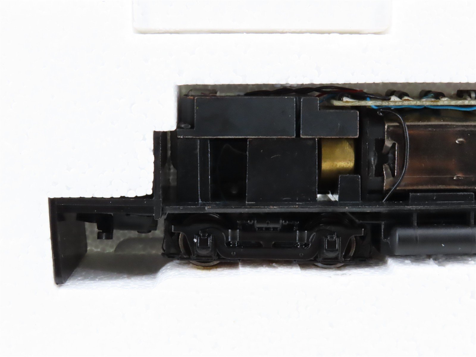 HO Scale Proto 2000 8908 Undecorated EMD SW9/1200 Diesel Switcher Locomotive