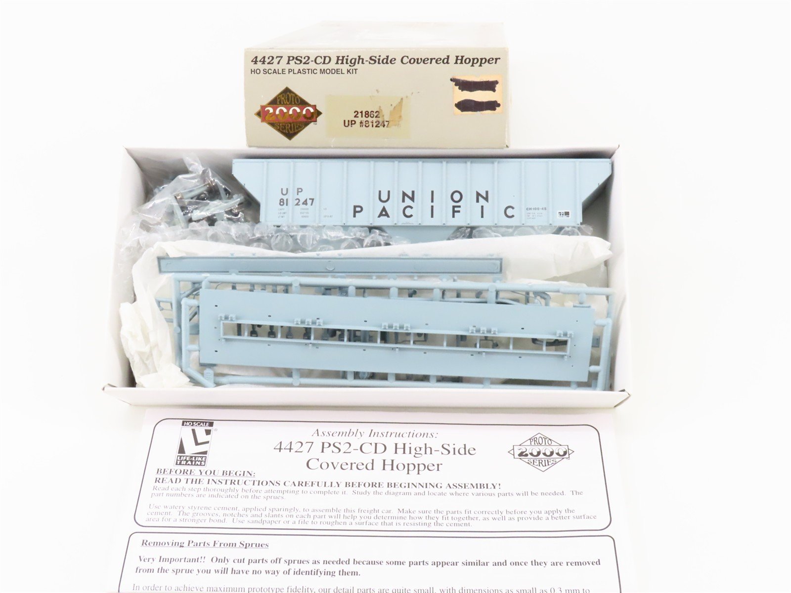 HO Proto 2000 Kit 21862 UP Union Pacific PS2-CD 3-Bay Covered Hopper #81247