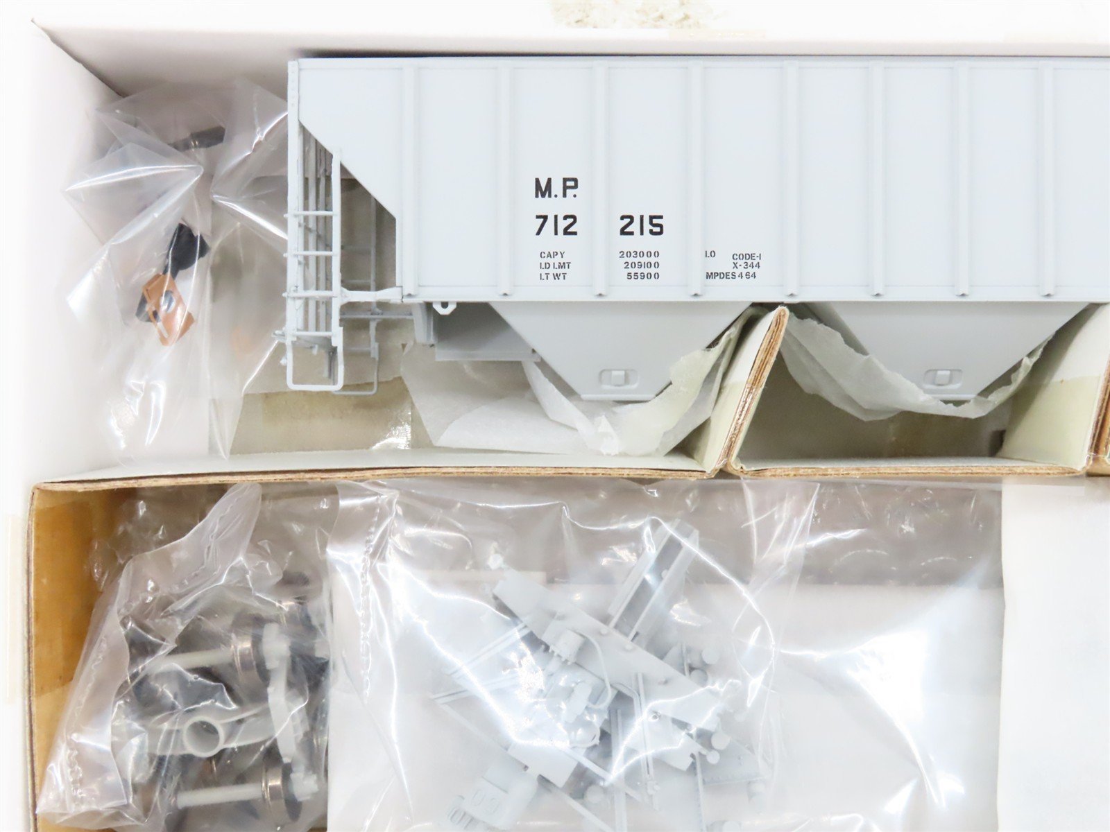 HO Proto 2000 Kit MP Mo-Pac Missouri Pacific PS2-CD 3-Bay Covered Hopper #712215