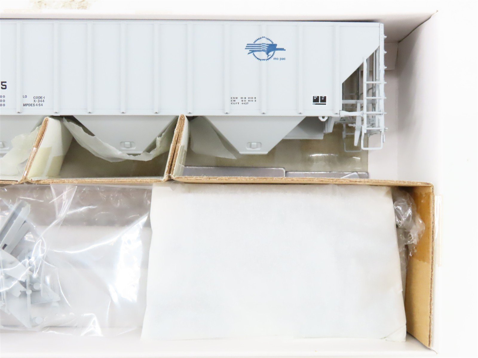HO Proto 2000 Kit MP Mo-Pac Missouri Pacific PS2-CD 3-Bay Covered Hopper #712215