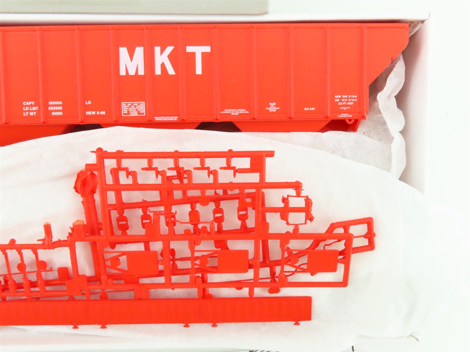 HO Proto 2000 Kit 21880 MKT Missouri-Kansas-Texas 3-Bay Covered Hopper #9824