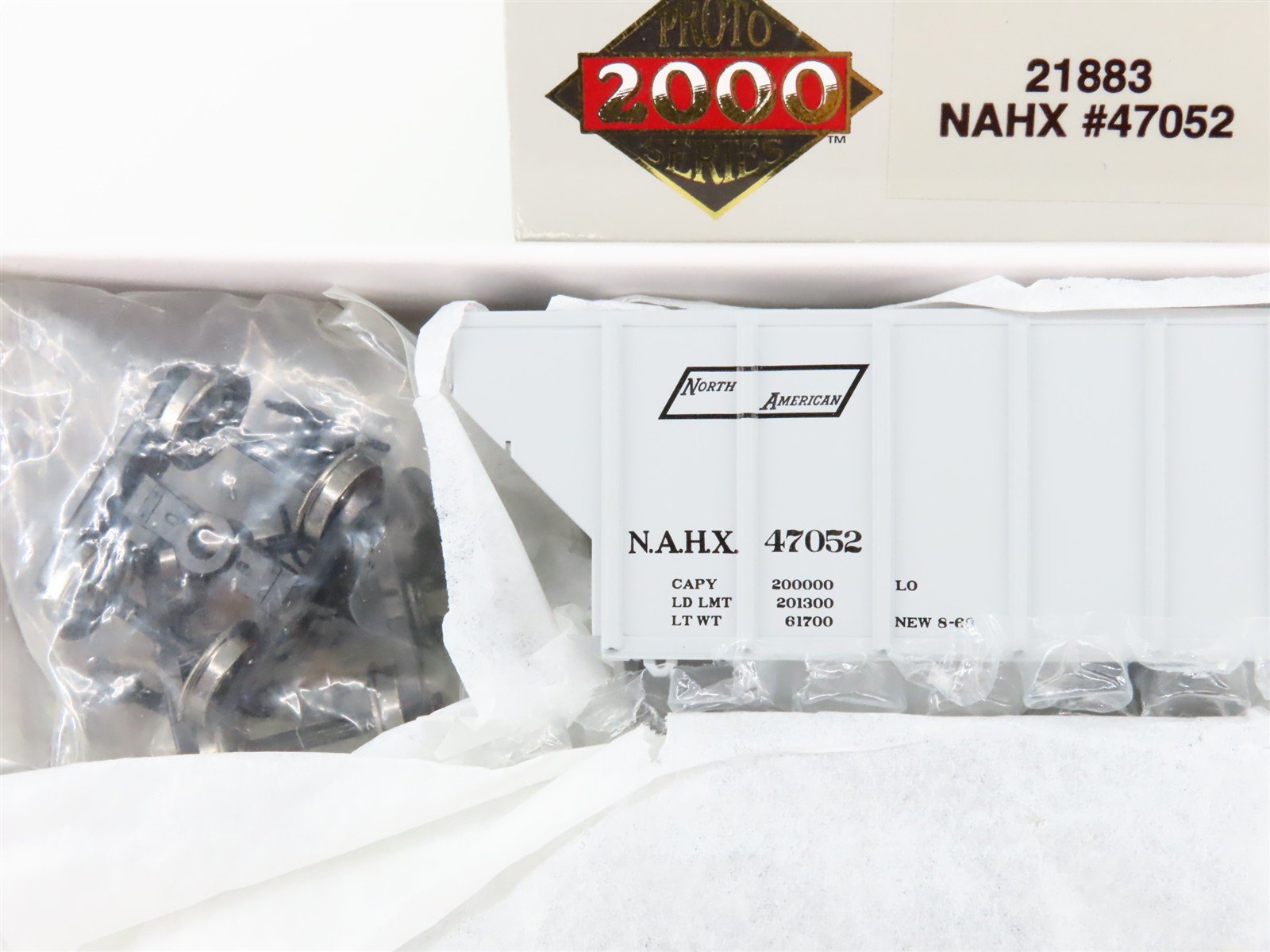 HO Proto 2000 Kit 21883 NAHX North American PS2-CD 3-Bay Covered Hopper #47052