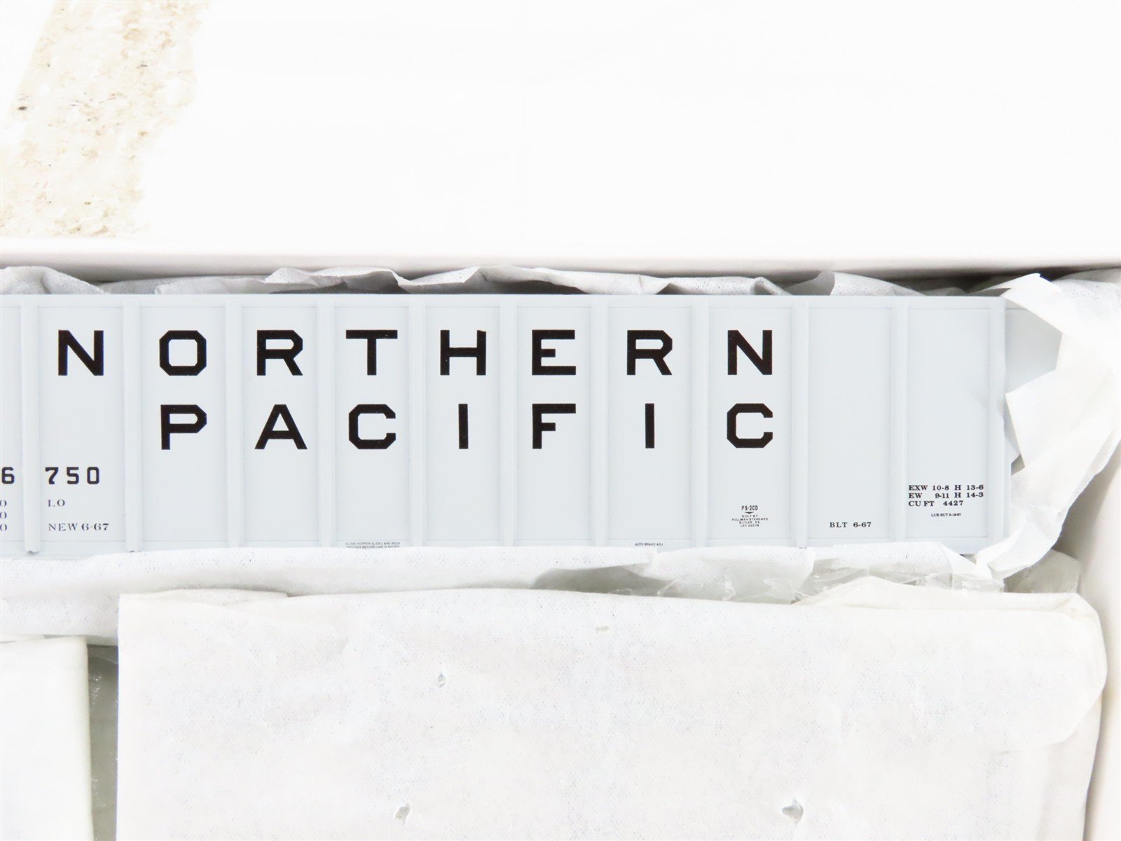 HO Proto 2000 Kit 21859 NP Northern Pacific PS2-CD 3-Bay Covered Hopper #76750