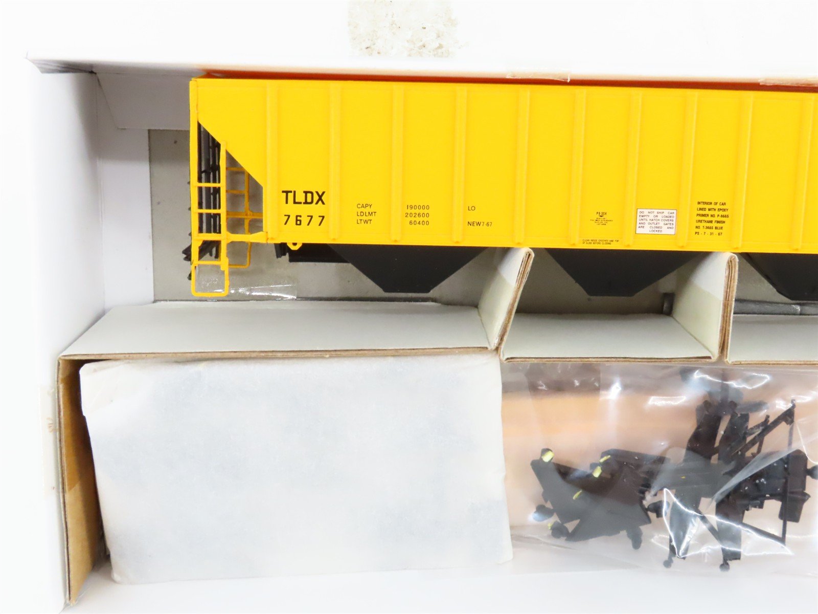 HO Scale Proto 2000 Kit TLDX E&D PS2-CD 3-Bay Covered Hopper #7677