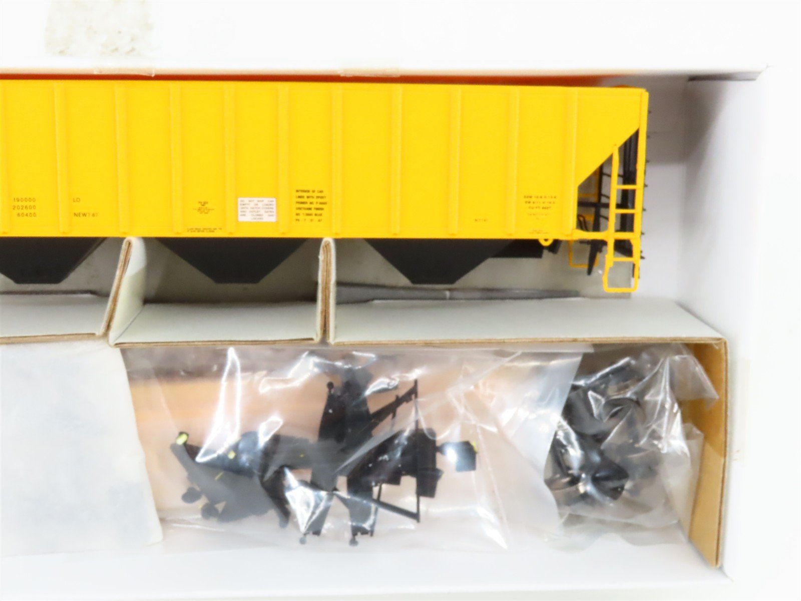 HO Scale Proto 2000 Kit TLDX E&D PS2-CD 3-Bay Covered Hopper #7677