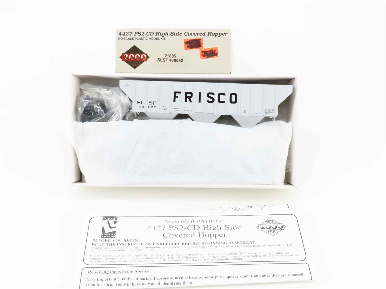 HO Scale Proto 2000 Kit 21885 SLSF Frisco PS2-CD 3-Bay Covered Hopper #79052