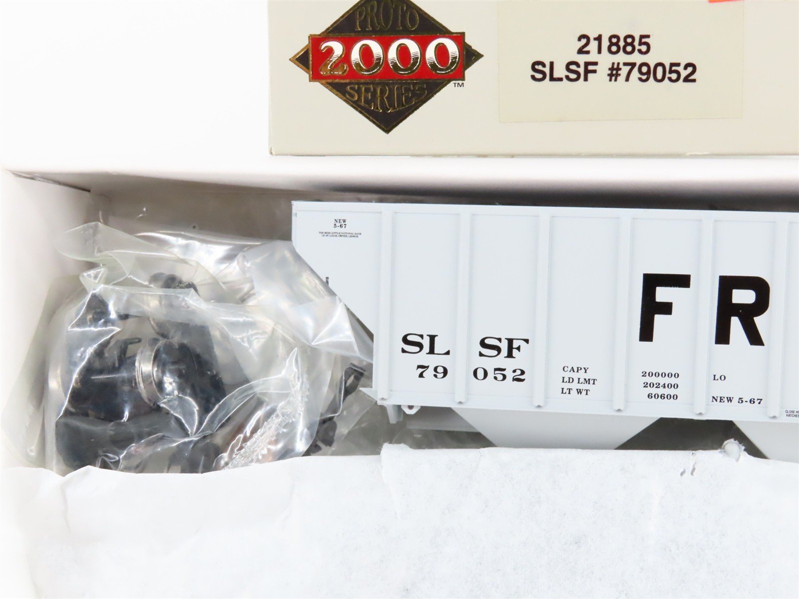HO Scale Proto 2000 Kit 21885 SLSF Frisco PS2-CD 3-Bay Covered Hopper #79052