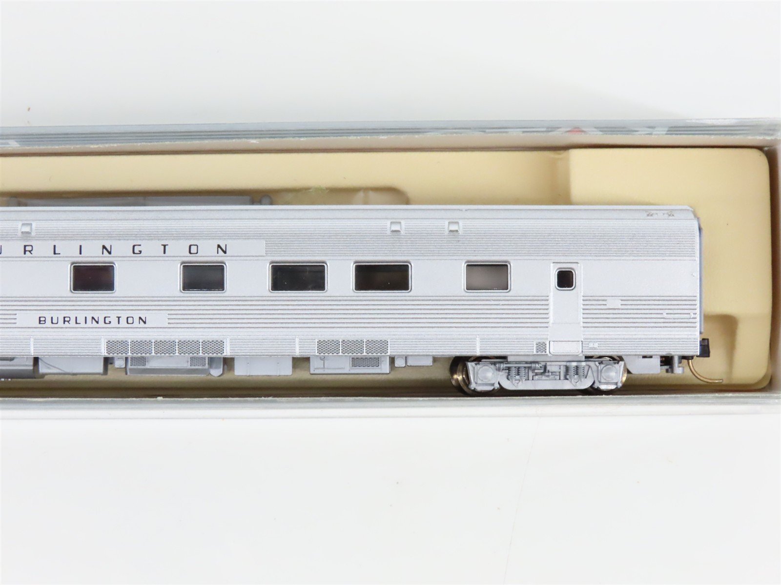 N Scale KATO CB&Q Burlington Route Corrugated Passenger 3-Car Set
