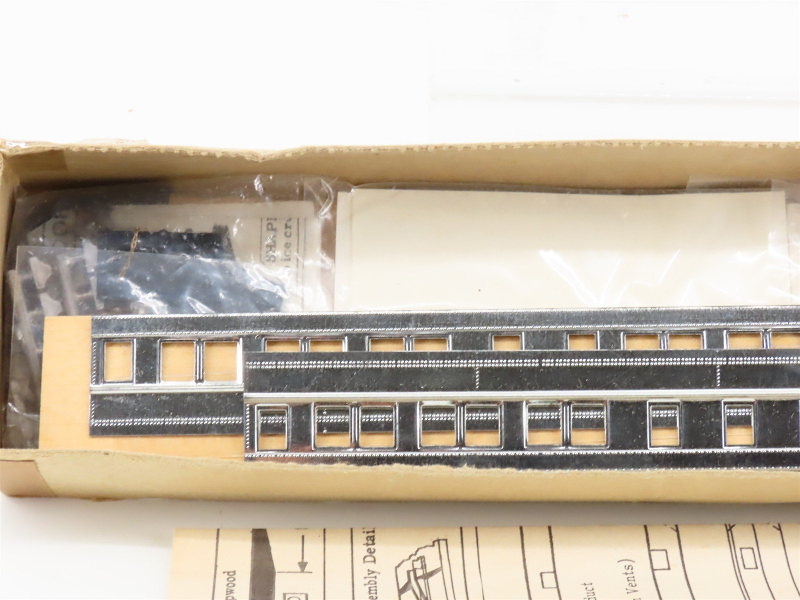 HO Scale Walthers Kit #7801 Undecorated 80' Observation Passenger Car