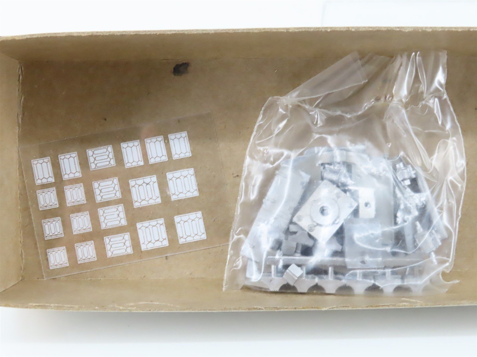 HO Scale Walthers Kit 20th Century Ltd 13-Double Room Pullman Sleeper Passenger