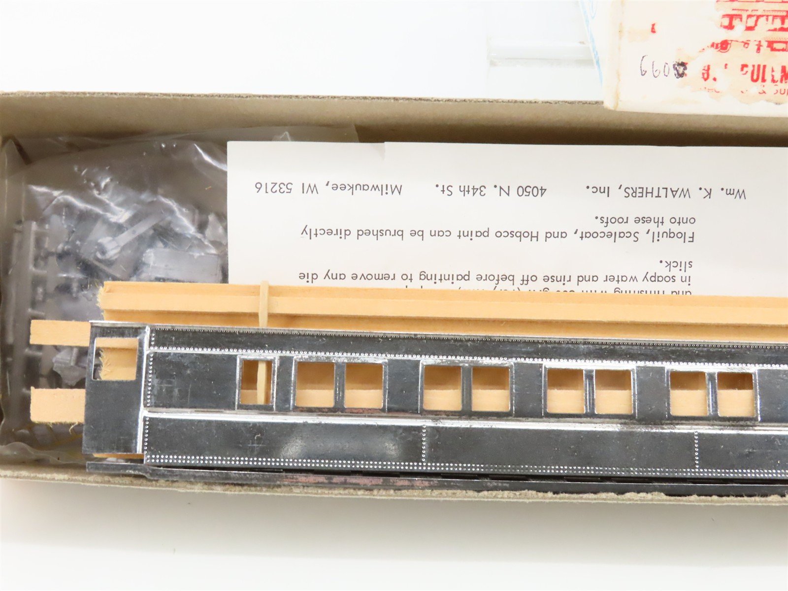 HO Scale Walthers Kit Undecorated 80' 8-Section Pullman Passenger Car