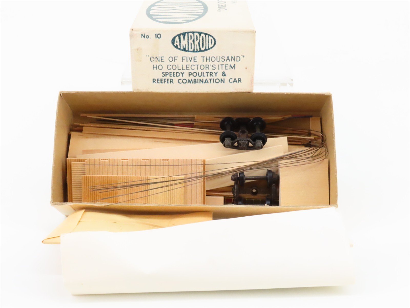 HO Ambroid Craftsman Kit #10 Undecorated Speedy Poultry/Reefer Combination Car