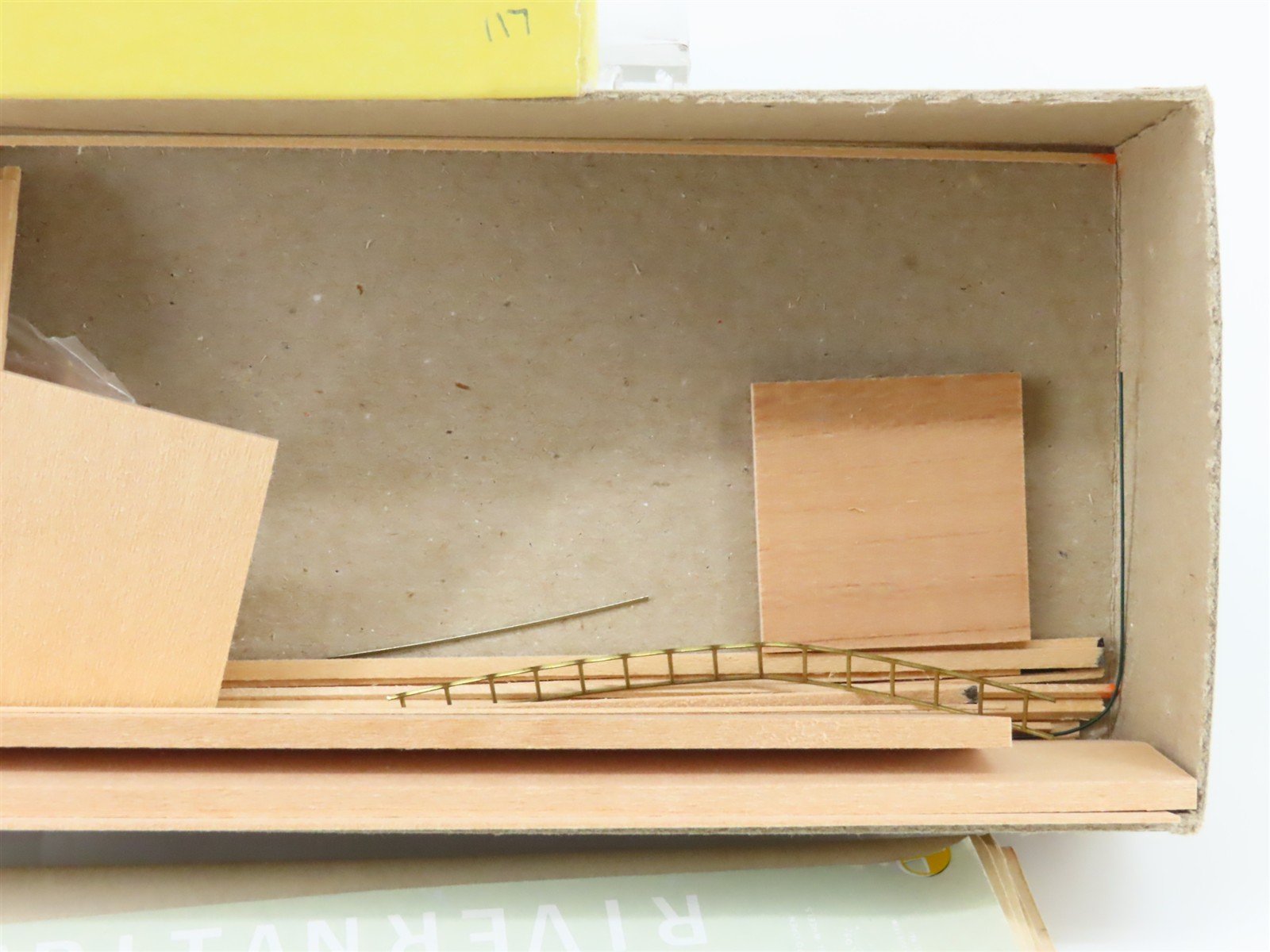 HO Bev-Bel Craftsman Kit Undecorated Raritan River 50' Railbox-Style Box Car
