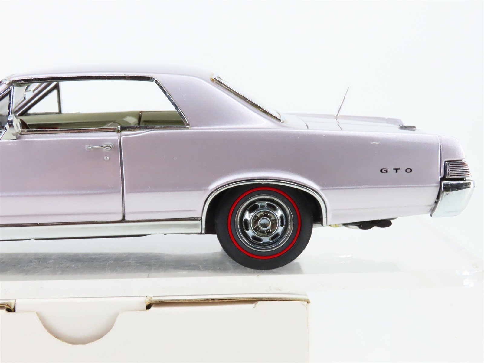 1:24 Scale Danbury Mint Die-Cast 1965 Pontiac GTO