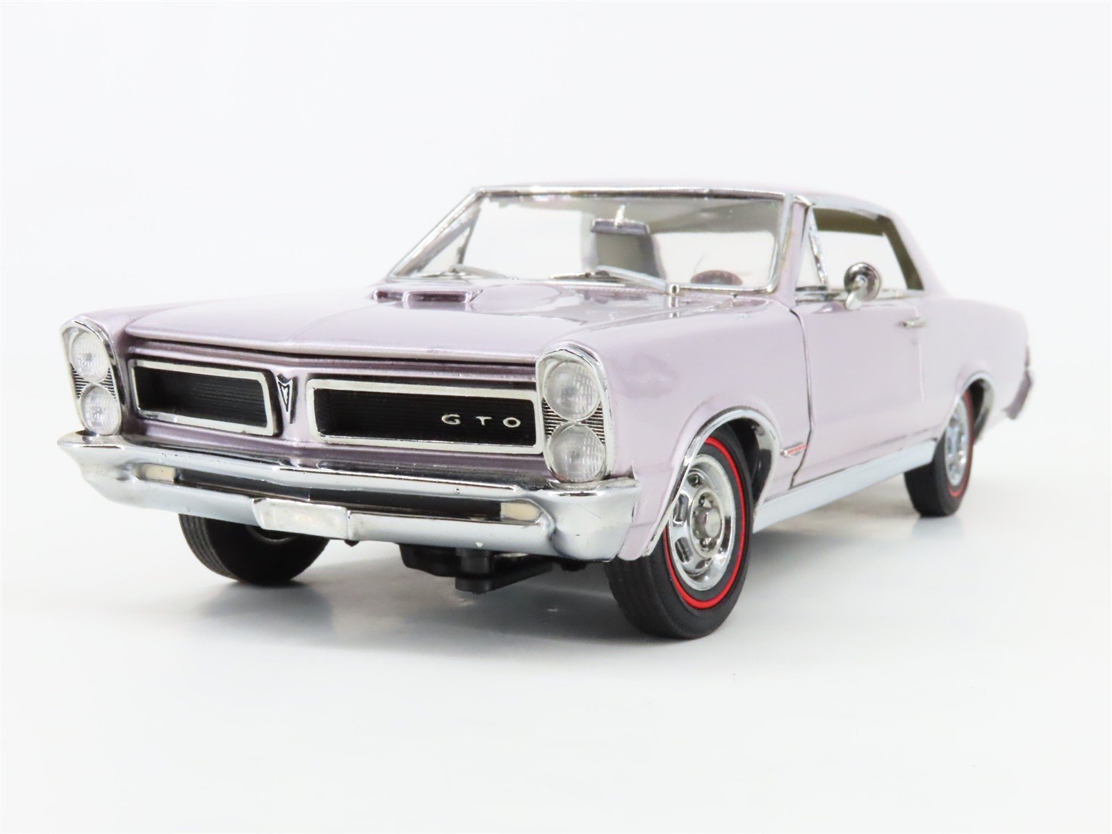 1:24 Scale Danbury Mint Die-Cast 1965 Pontiac GTO