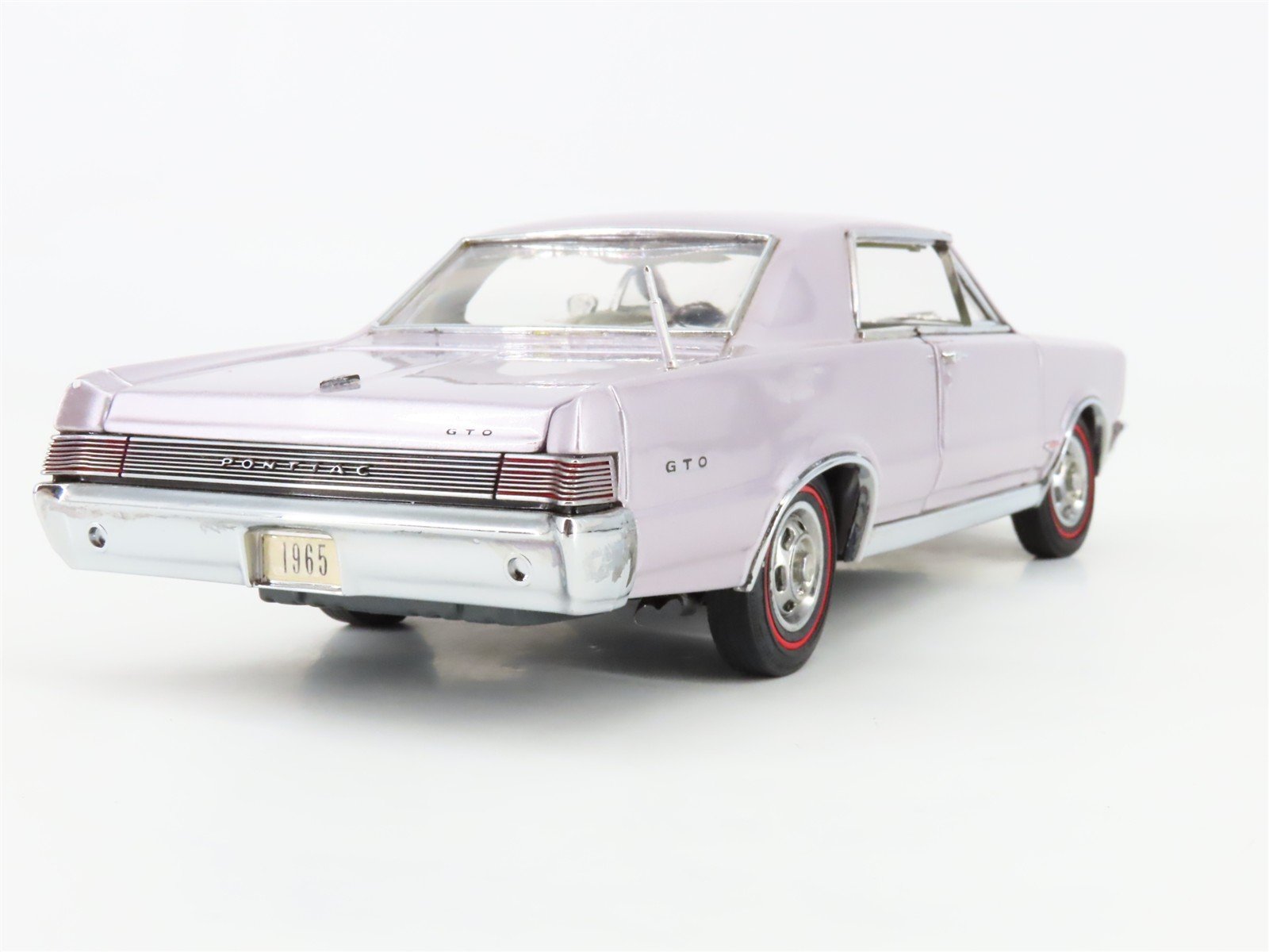 1:24 Scale Danbury Mint Die-Cast 1965 Pontiac GTO