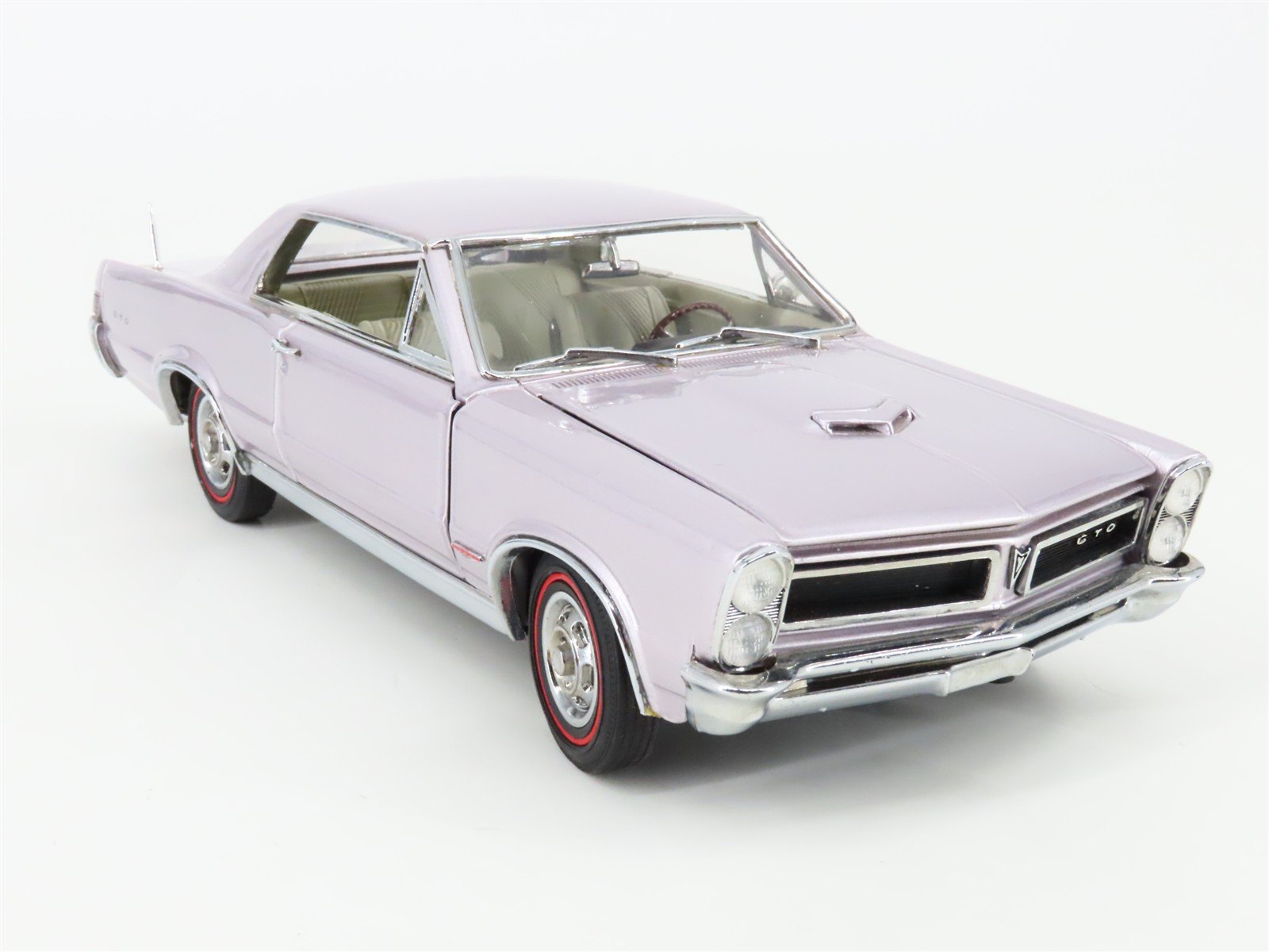 1:24 Scale Danbury Mint Die-Cast 1965 Pontiac GTO
