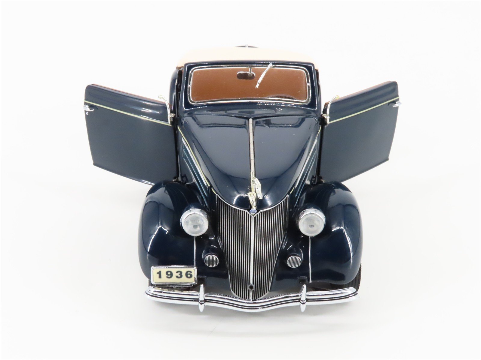 1:24 Scale Danbury Mint Die-Cast 1936 Ford Deluxe Cabriolet Coupe