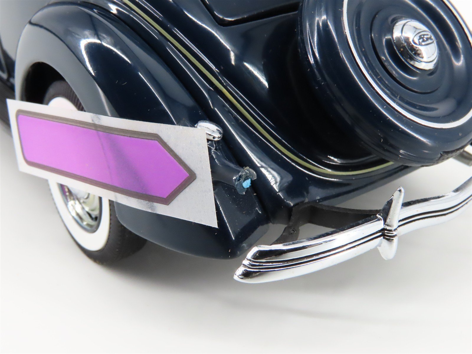 1:24 Scale Danbury Mint Die-Cast 1936 Ford Deluxe Cabriolet Coupe