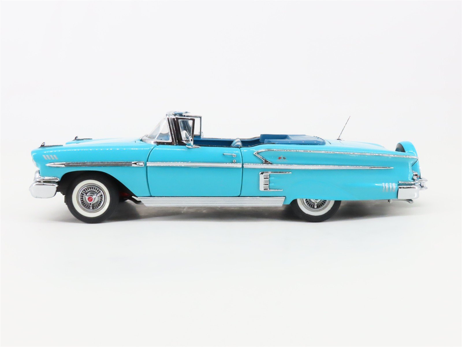 1:24 Scale Danbury Mint Die-Cast 1958 Chevrolet Impala Convertible