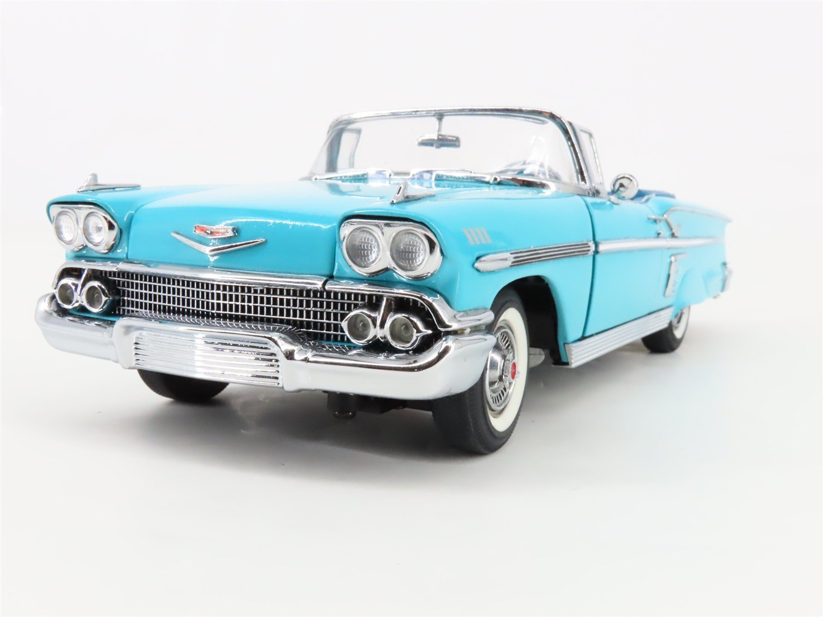1:24 Scale Danbury Mint Die-Cast 1958 Chevrolet Impala Convertible