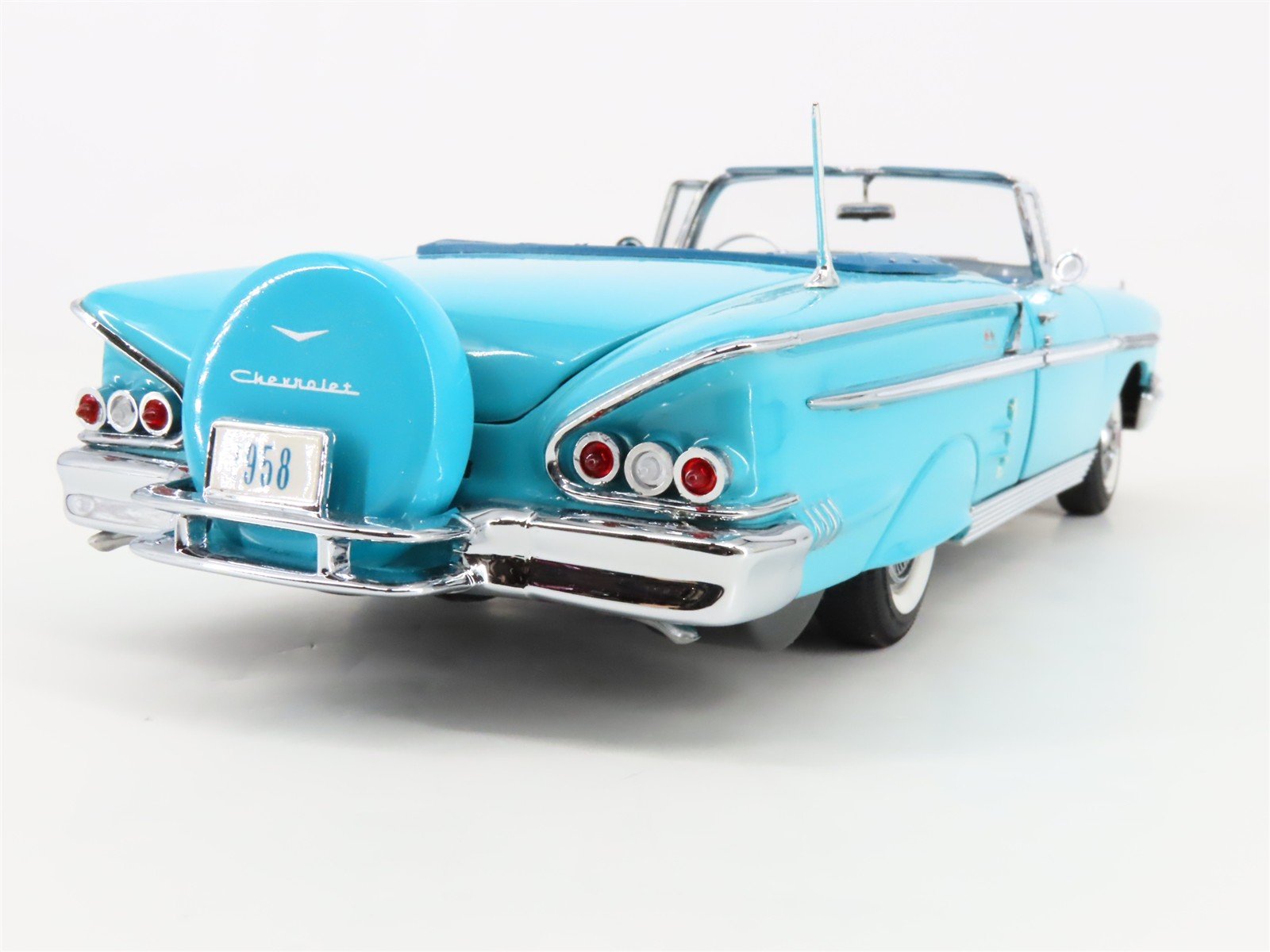 1:24 Scale Danbury Mint Die-Cast 1958 Chevrolet Impala Convertible