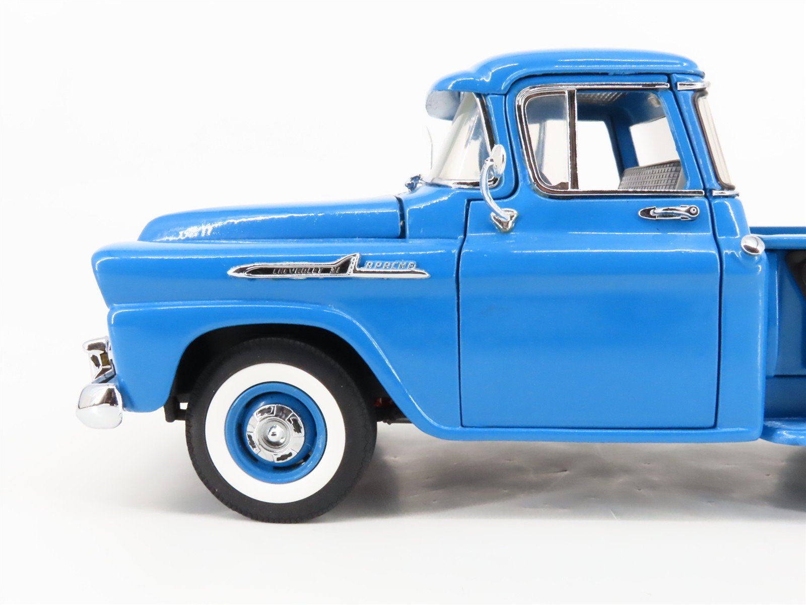1:24 Scale Danbury Mint Die-Cast 1958 Chevrolet Apache Pickup Truck
