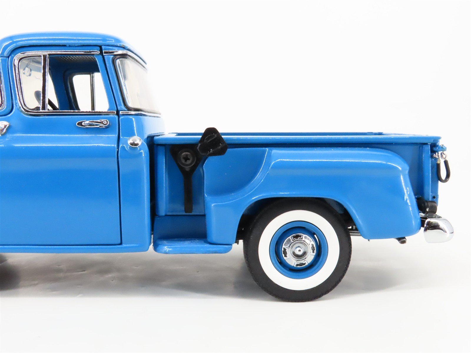 1:24 Scale Danbury Mint Die-Cast 1958 Chevrolet Apache Pickup Truck