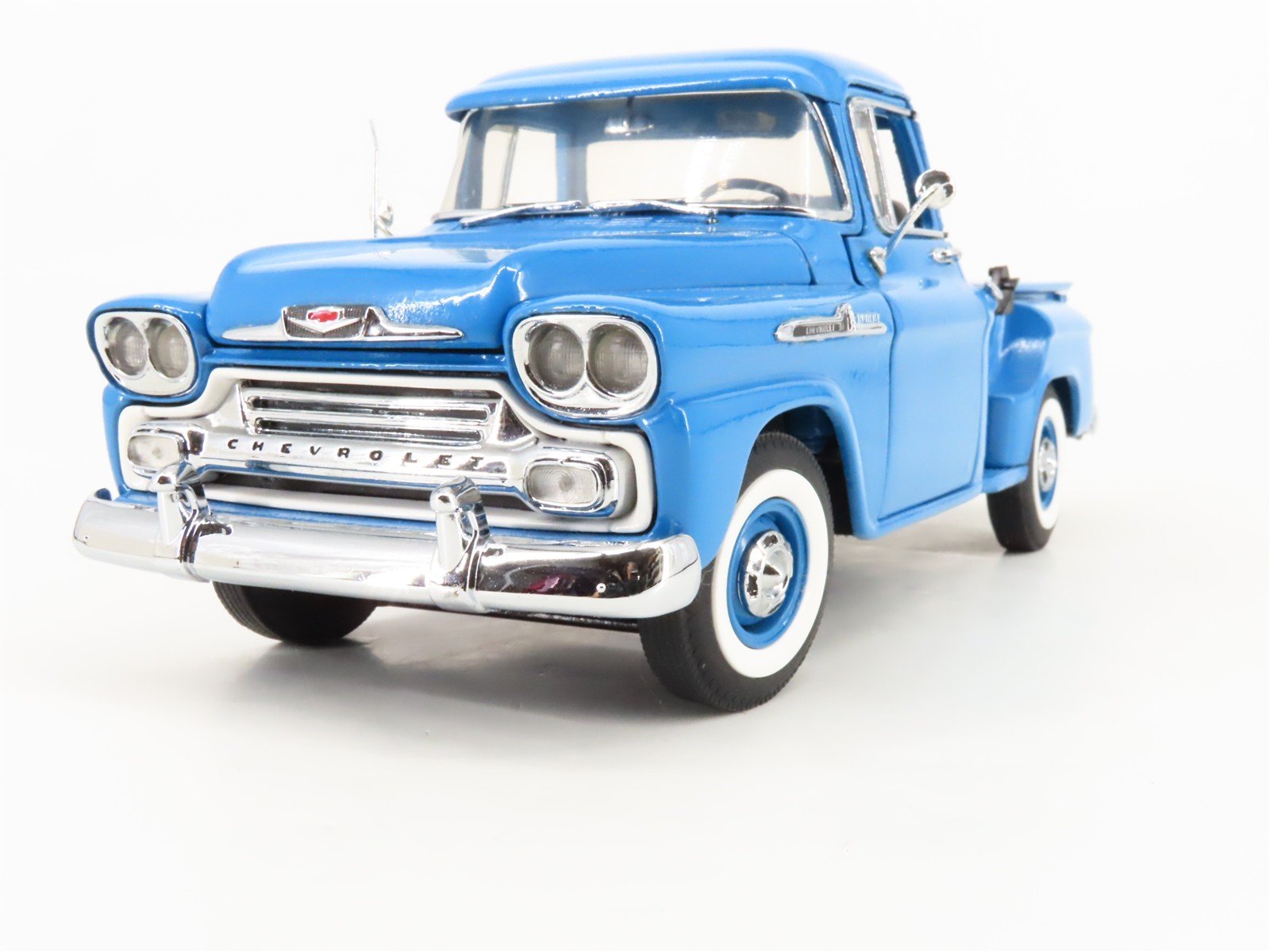 1:24 Scale Danbury Mint Die-Cast 1958 Chevrolet Apache Pickup Truck