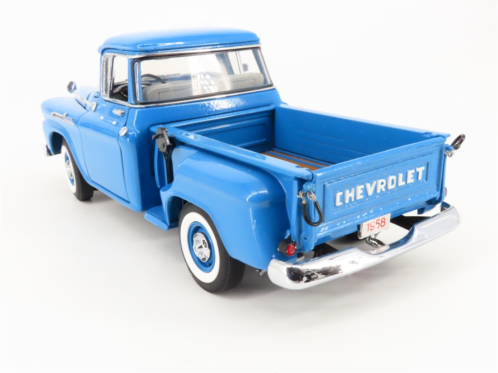1:24 Scale Danbury Mint Die-Cast 1958 Chevrolet Apache Pickup Truck