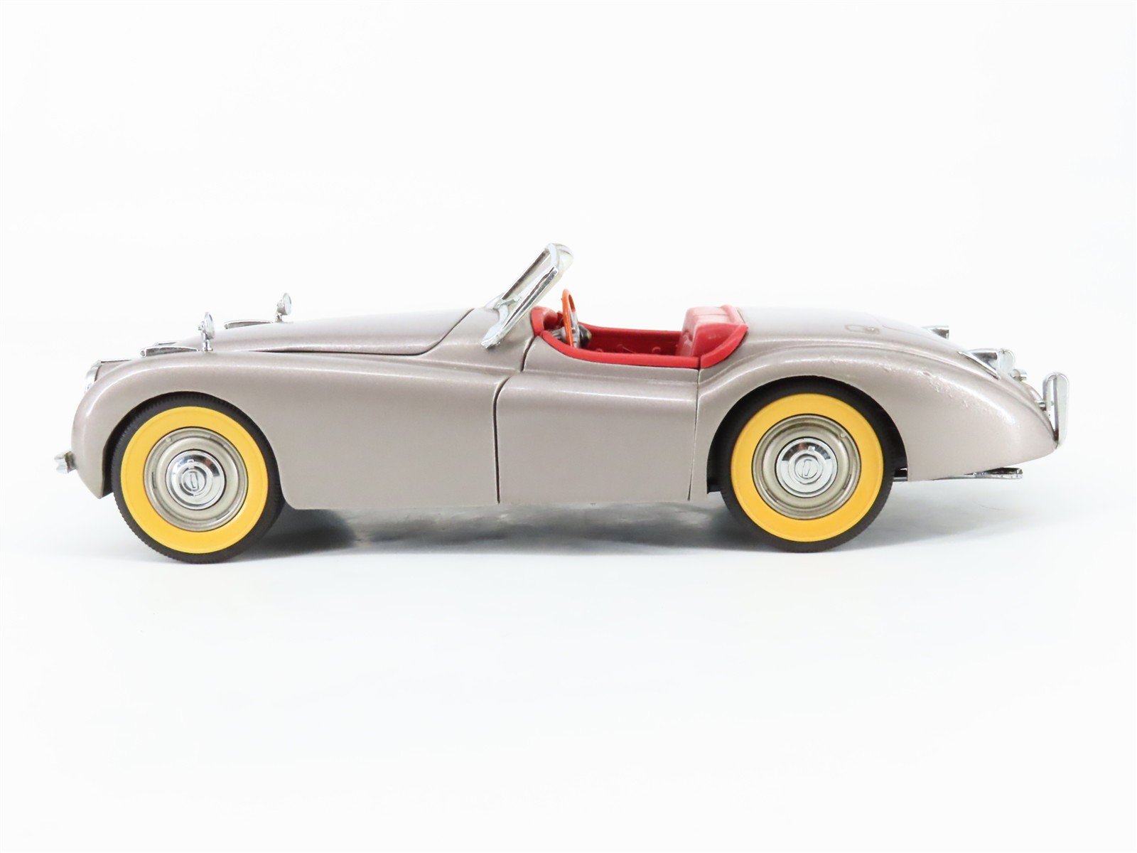 1:24 Scale Danbury Mint Die-Cast 1949 Jaguar XK120