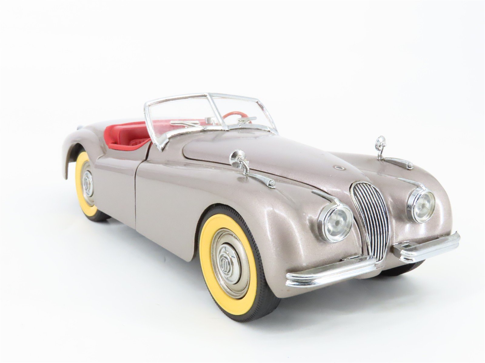 1:24 Scale Danbury Mint Die-Cast 1949 Jaguar XK120