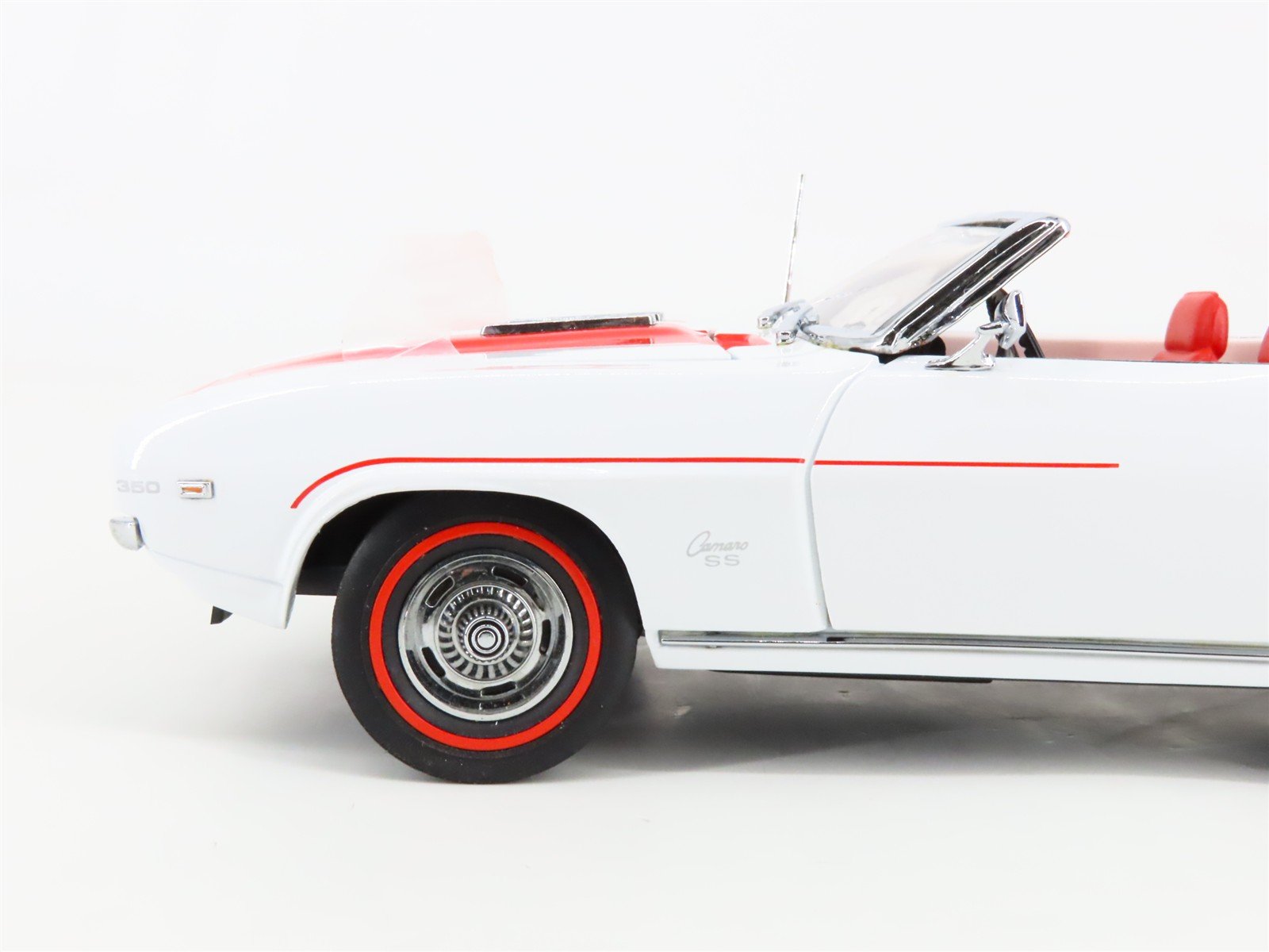 1:24 Scale Danbury Mint Die-Cast 1969 Chevrolet Camaro SS - Racing Colors