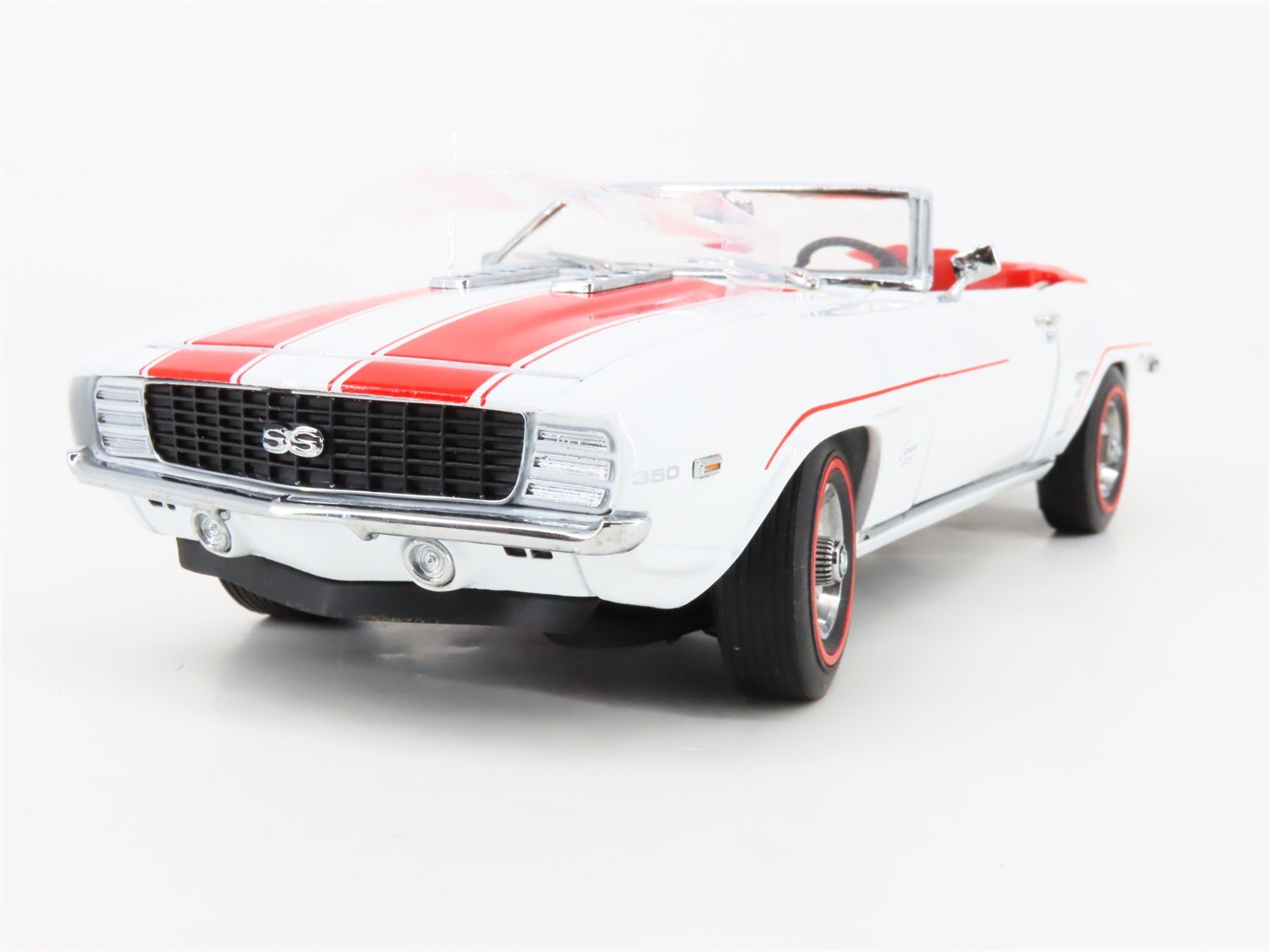 1:24 Scale Danbury Mint Die-Cast 1969 Chevrolet Camaro SS - Racing Colors
