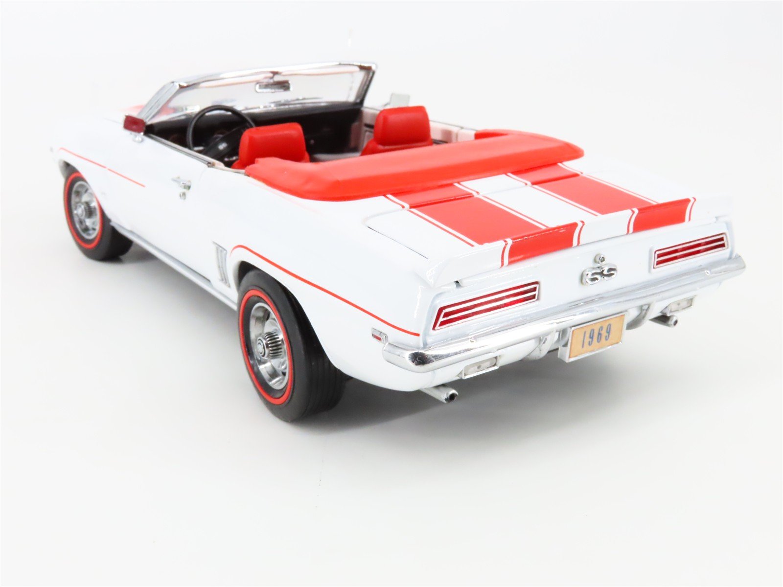 1:24 Scale Danbury Mint Die-Cast 1969 Chevrolet Camaro SS - Racing Colors