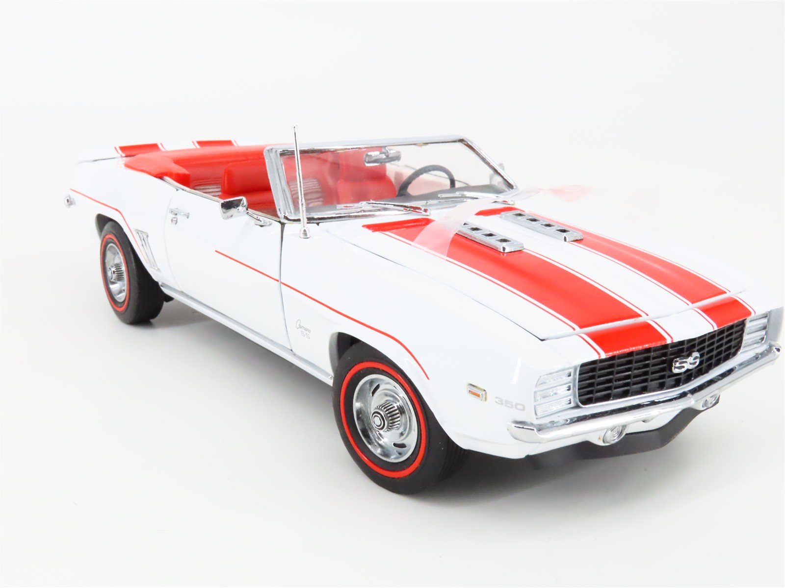 1:24 Scale Danbury Mint Die-Cast 1969 Chevrolet Camaro SS - Racing Colors