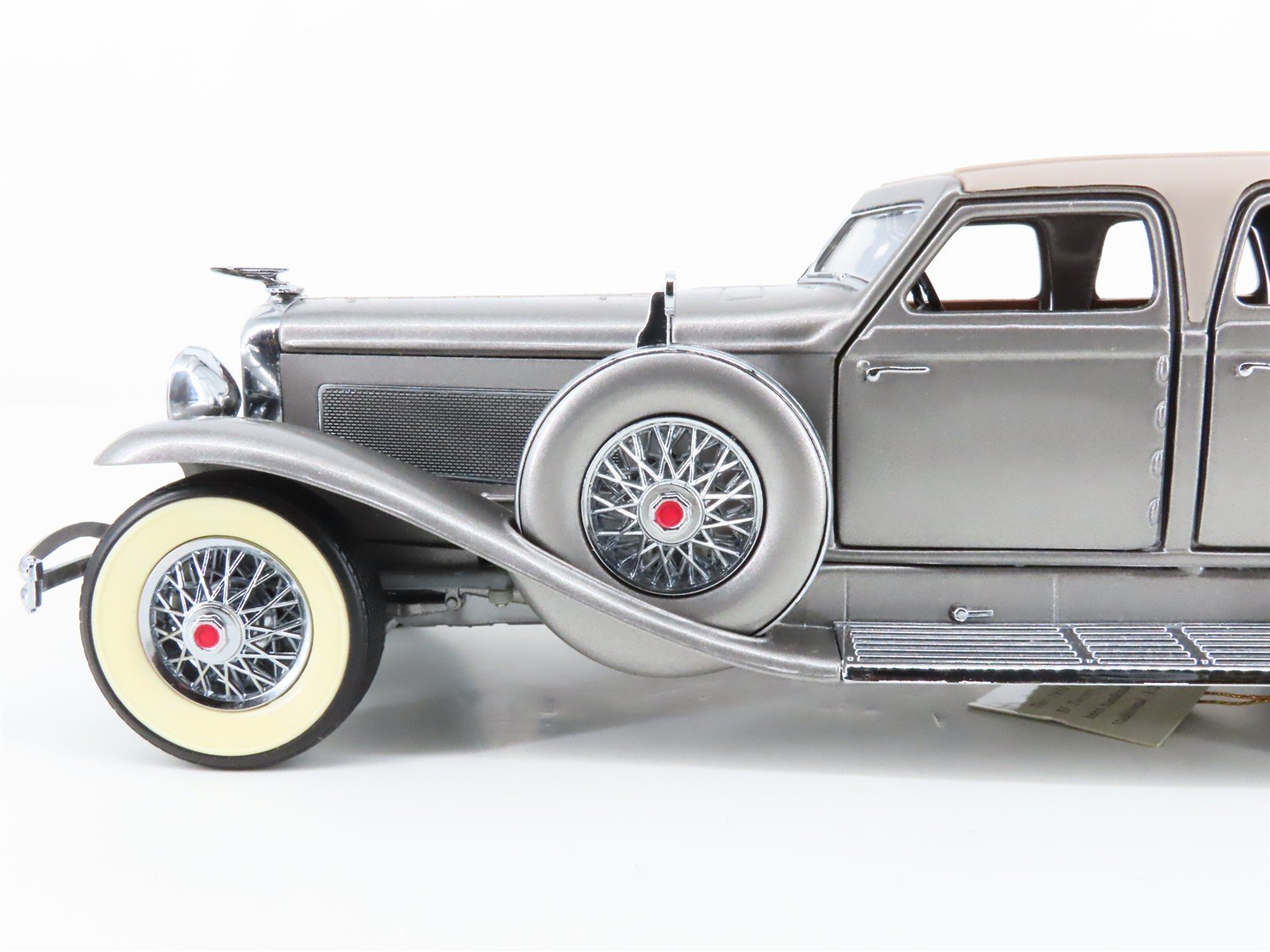 1:24 Scale Franklin Mint Die-Cast 1933 Duesenberg SJ Twenty Grand Sedan