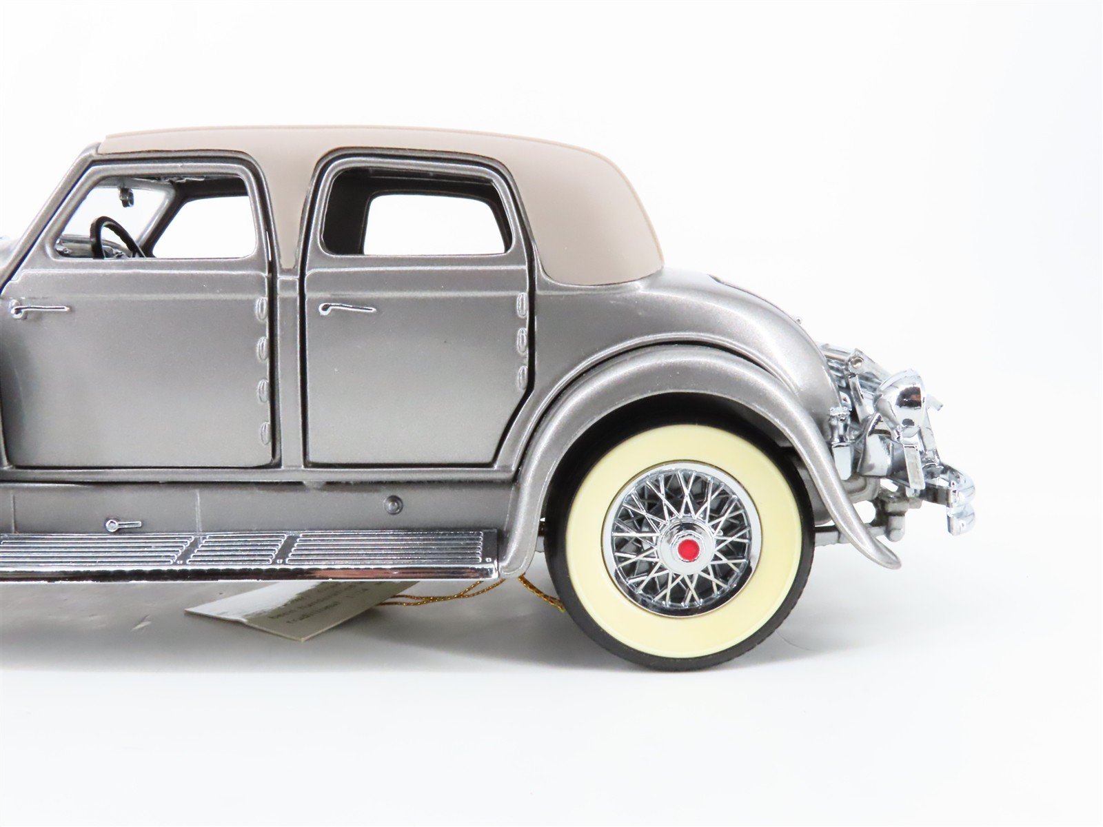 1:24 Scale Franklin Mint Die-Cast 1933 Duesenberg SJ Twenty Grand Sedan