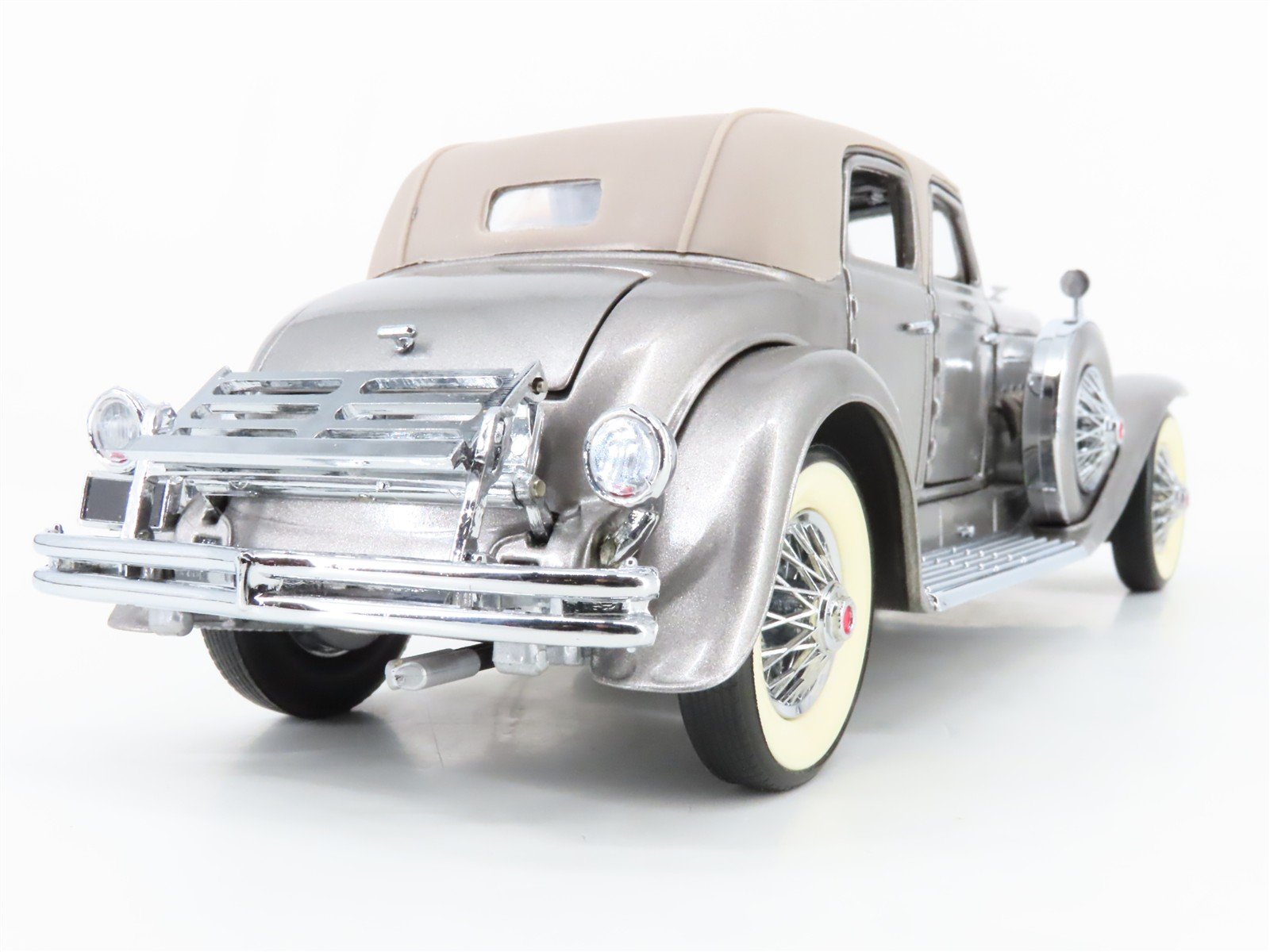 1:24 Scale Franklin Mint Die-Cast 1933 Duesenberg SJ Twenty Grand Sedan