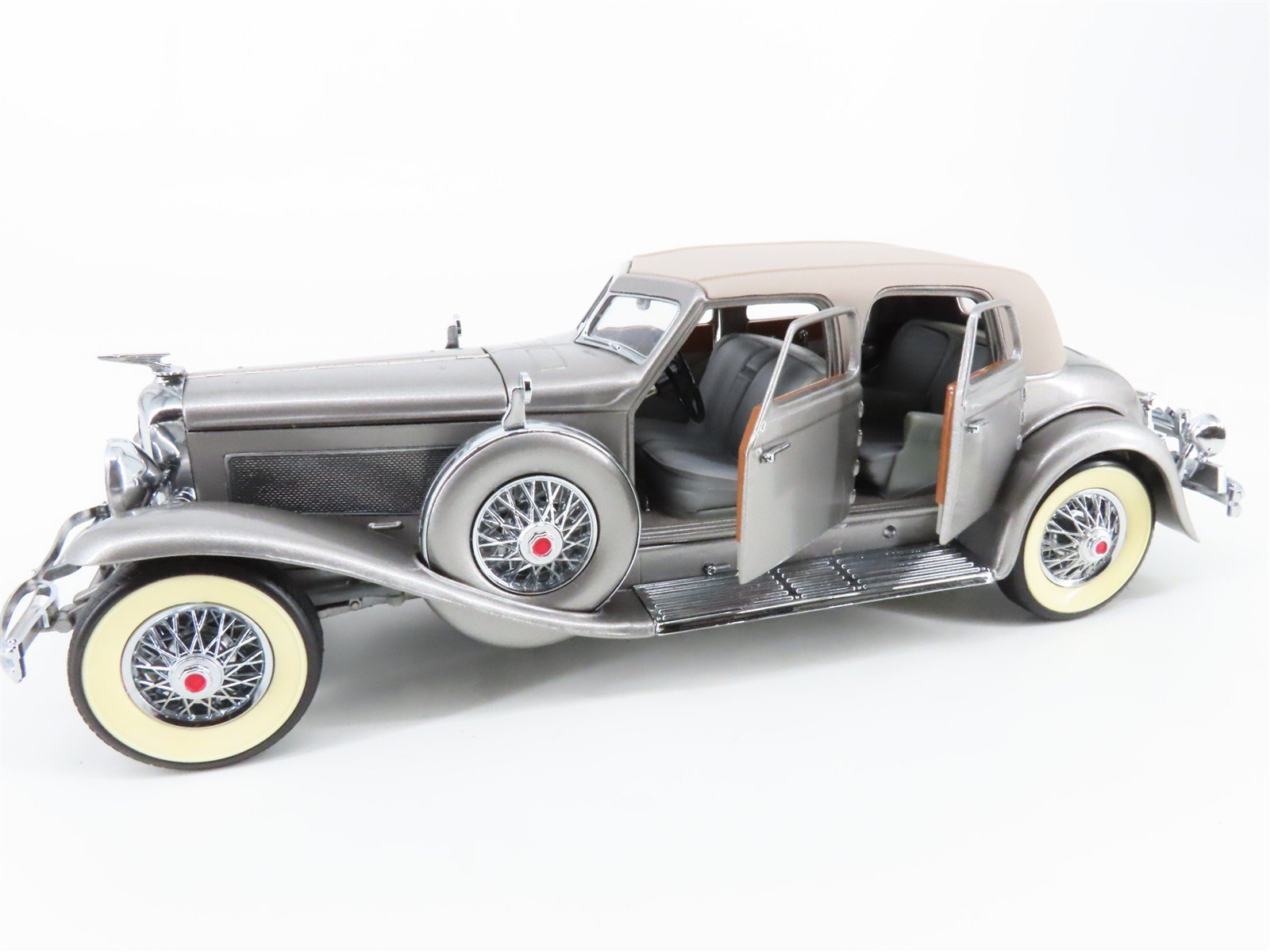 1:24 Scale Franklin Mint Die-Cast 1933 Duesenberg SJ Twenty Grand Sedan