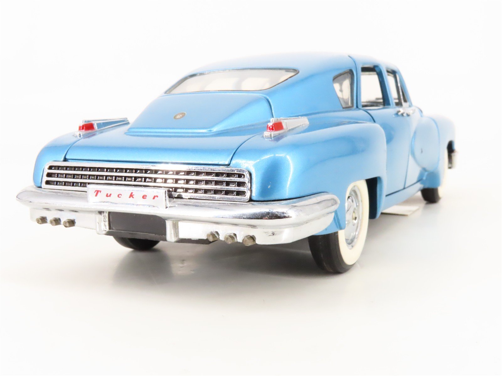 1:24 Scale Franklin Mint Die-Cast 1948 Tucker 48 Sedan