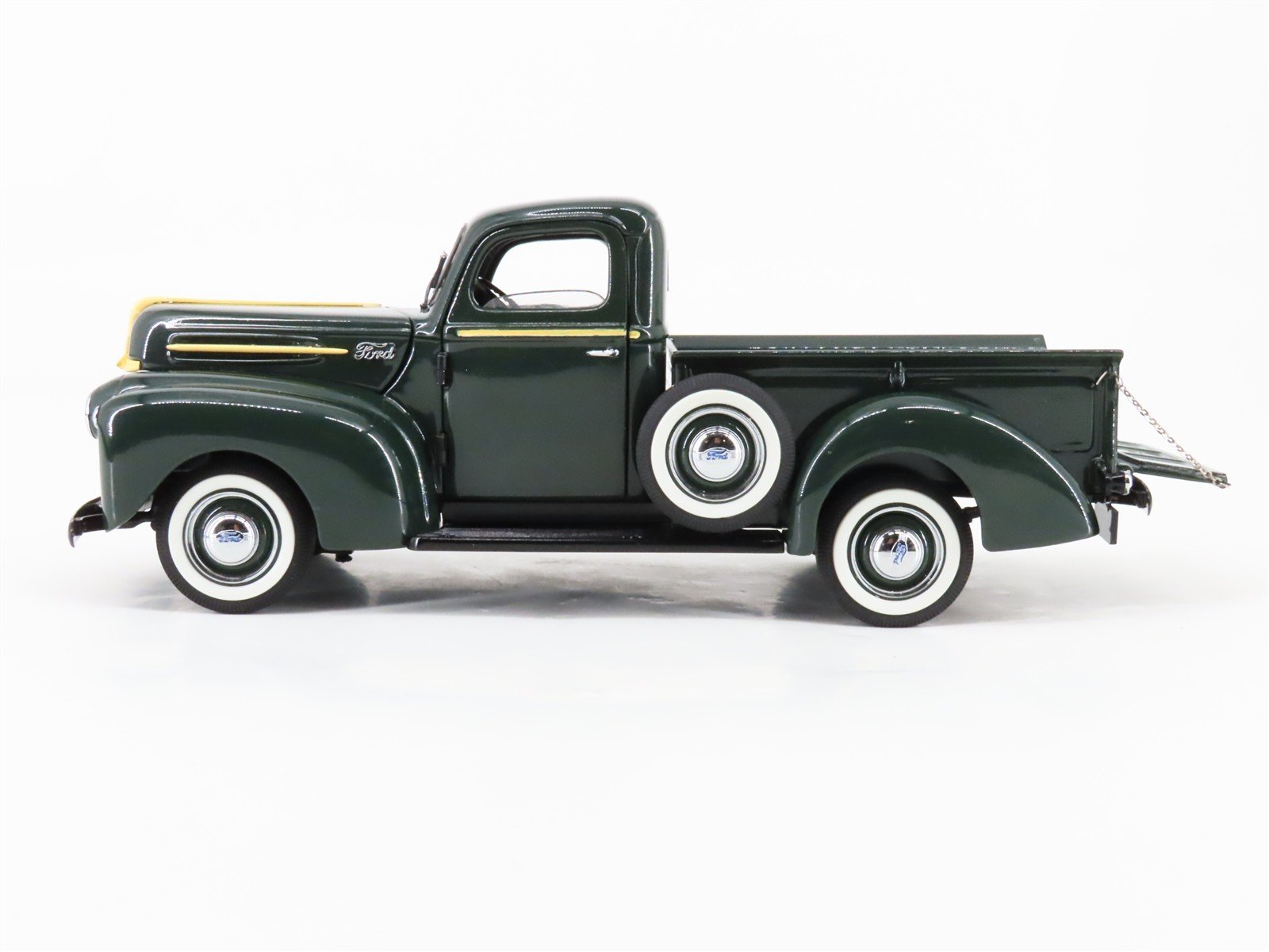 1:24 Scale Danbury Mint Die-Cast 1942 Ford Pickup Truck